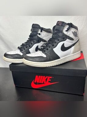 Jordan Air Jordan 1 Retro High OG in Black, White, coral
